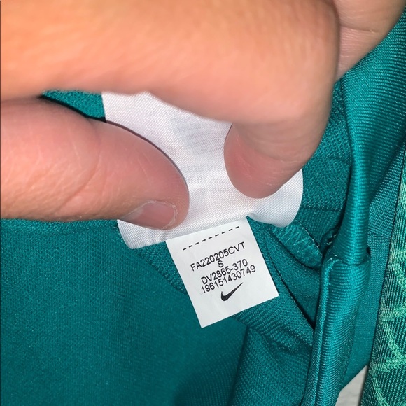 Like New Nike Women's Teal and Lime Green Athletic Top - Picture 6 of 8